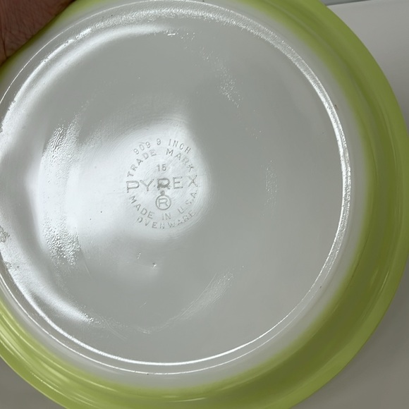 Pyrex Yellow Round 9” Ovenware Vintage Baking Dish - Picture 6 of 10